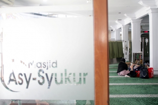 Imbas Kebakaran, Pasien RS Medika Permata Hijau Dievakuasi ke Masjid