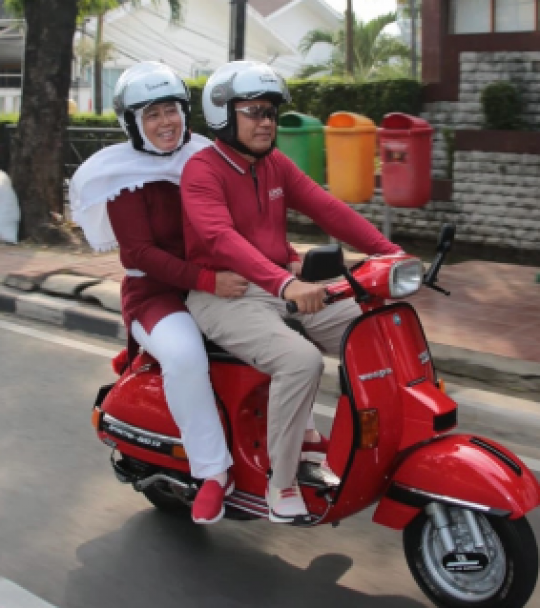 Potret Komjen Arief, Jenderal Bintang Tiga Hobi Kendarai Vespa Klasik sama Istri