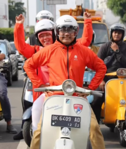 Potret Komjen Arief, Jenderal Bintang Tiga Hobi Kendarai Vespa Klasik sama Istri