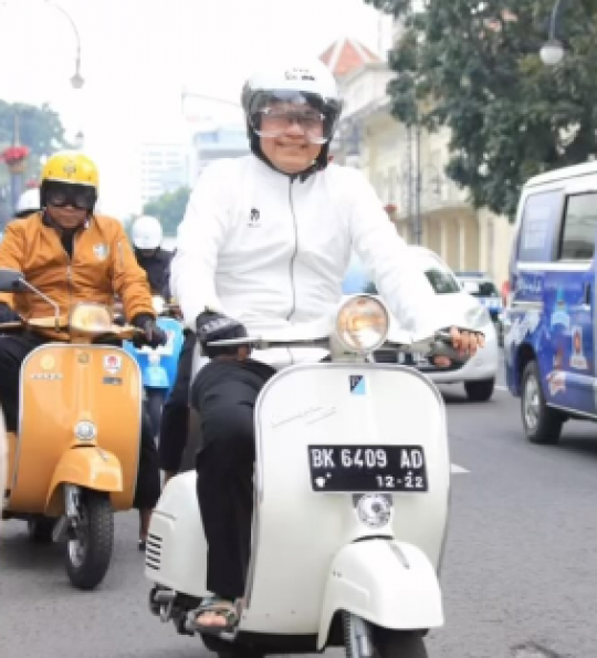 Potret Komjen Arief, Jenderal Bintang Tiga Hobi Kendarai Vespa Klasik sama Istri