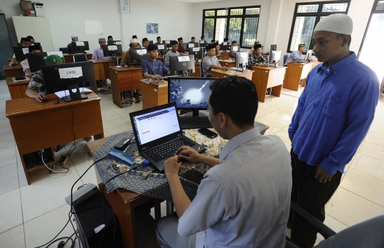 Semangat Santri Belajar IT di Pesantren Teknologi untuk Dhuafa