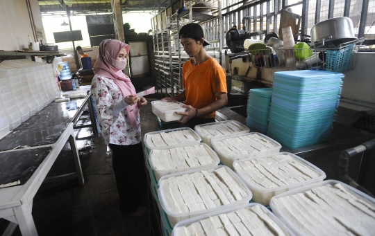 Perajin Tahu Menjerit Harga Kedelai Tembus Rp14 Ribu per Kg