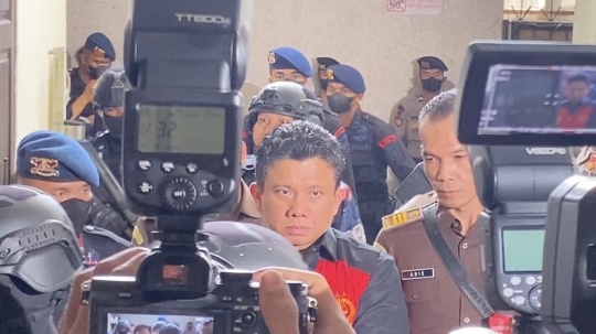 Wajah Tegang Ferdy Sambo Jelang Hadap-hadapan dengan Keluarga Brigadir J