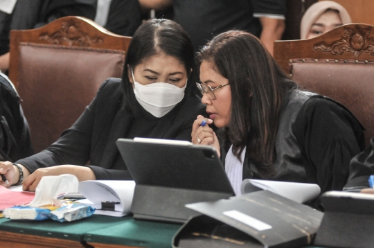 Ferdy Sambo Peluk dan Cium Kening Putri Candrawathi di Ruang Sidang