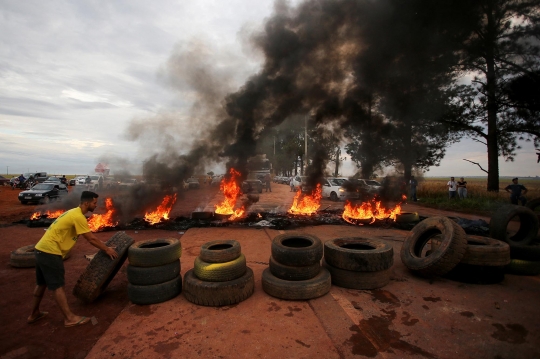 Bolsonaro Kalah Pilpres Brasil, Pendukung Nekat Blokir Jalanan