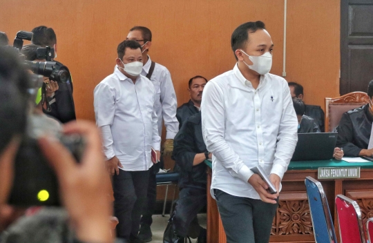 Ekspresi Kuat Ma'ruf dan Bripka Ricky Rizal di Hadapan Keluarga Brigadir J