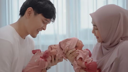 Kini jadi Ibu, Ini Momen Anisa Rahma Bersama Anak Kembarnya Alsha & Alma