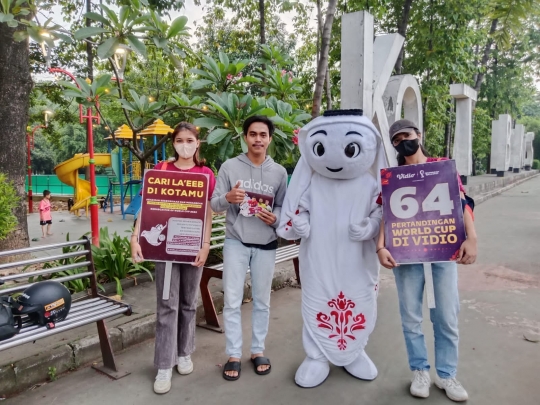 Sambangi Bekasi, Maskot Piala Dunia 2022 Sapa Warga di Hutan Kota Patriot