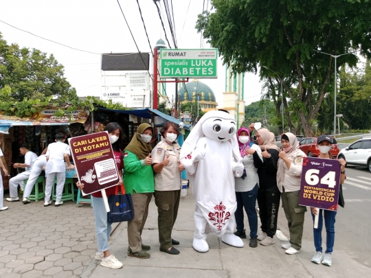 Sambangi Bekasi, Maskot Piala Dunia 2022 Sapa Warga di Hutan Kota Patriot