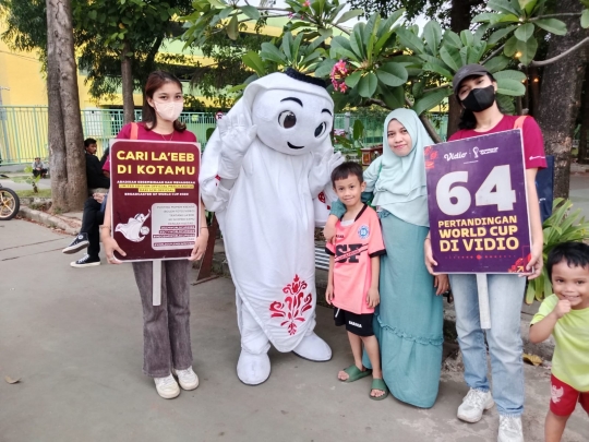 Sambangi Bekasi, Maskot Piala Dunia 2022 Sapa Warga di Hutan Kota Patriot