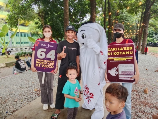 Sambangi Bekasi, Maskot Piala Dunia 2022 Sapa Warga di Hutan Kota Patriot