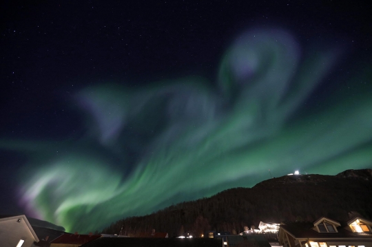 Menyaksikan Indahnya Aurora di Langit Norwegia