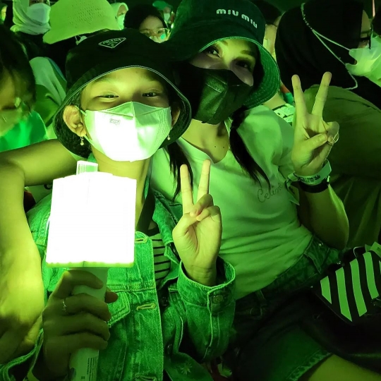 Deretan Foto Ayu Ting Ting dan Bilqis saat Nonton Konser NCT 127, Bak Kakak Adik