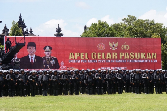 Momen Keakraban Kapolri Sigit dengan Para Anggota hingga Lesehan Makan Bareng