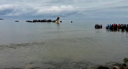 Terbang Tak Stabil, Pesawat 39 Penumpang Jatuh di Danau Victoria