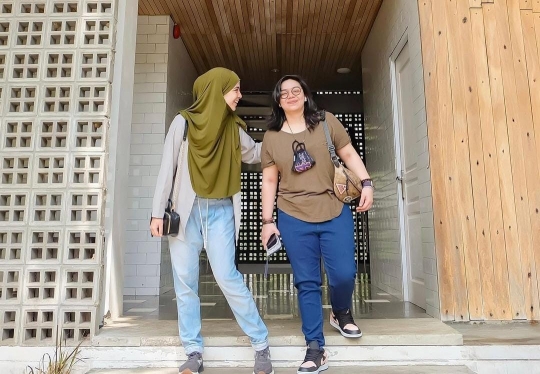 Risty Tagor Tak Lagi Syar'i, 5 Foto Terbaru Pakai Celana Jeans Vibesnya Bak Anak SMA