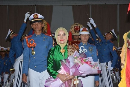 Mengenal Cut Soraya Ibu Asuh Taruna Akmil, Cantik Suaminya Jenderal Bintang Tiga TNI