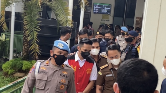 Akhirnya Bharada E, Bripka RR dan Kuat Maruf Bertemu Lagi, Tapi Tak Saling Tegur Sapa