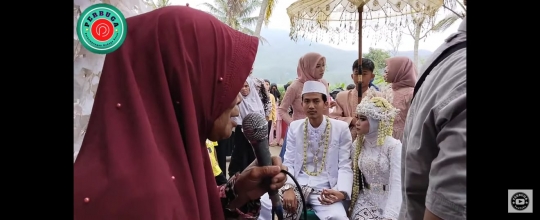 Menggunakan Adat Sunda, Pernikahan Desi Ratnasari Disambut dengan Meriah di Garut