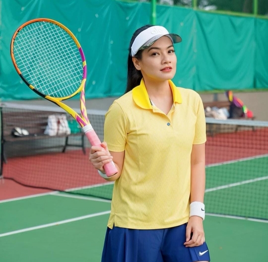 Penampilan Titi Kamal saat Main Tenis Curi Perhatian, Netizen 'Kayak Anak Kuliahan'