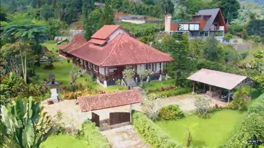 Marshel & Mpok Alpa Melongo Lihat Villa Mewah Milik Ivy Baskara Seluas 1,3 Hektar