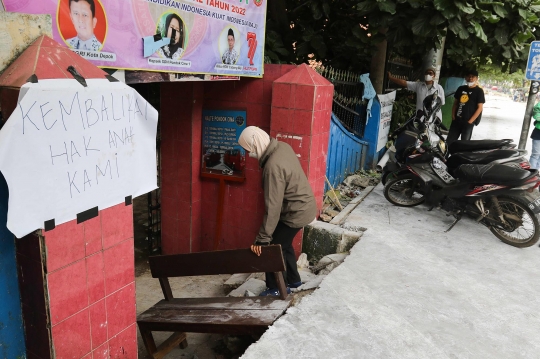 Pembangunan Trotoar Jalan Margonda Depok Halangi Pintu Masuk SDN Pondok Cina 1