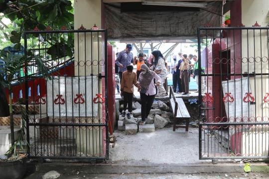 Pembangunan Trotoar Jalan Margonda Depok Halangi Pintu Masuk SDN Pondok Cina 1