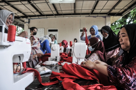 Antusiasme Kaum Ibu Ikut Pelatihan Tata Busana