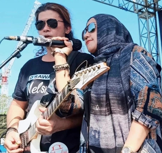 Ingat Rocker Mel Shandy? Di Usia 51 Tahun Tetap Cantik dan Awet Muda