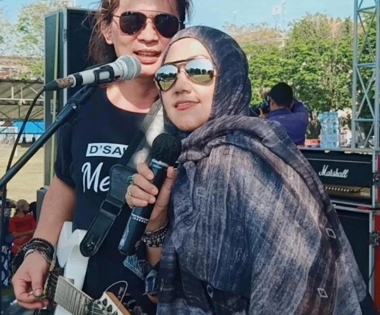 Ingat Rocker Mel Shandy? Di Usia 51 Tahun Tetap Cantik dan Awet Muda