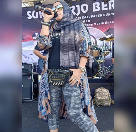 Ingat Rocker Mel Shandy? Di Usia 51 Tahun Tetap Cantik dan Awet Muda