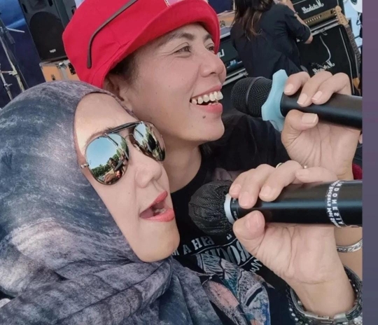 Ingat Rocker Mel Shandy? Di Usia 51 Tahun Tetap Cantik dan Awet Muda