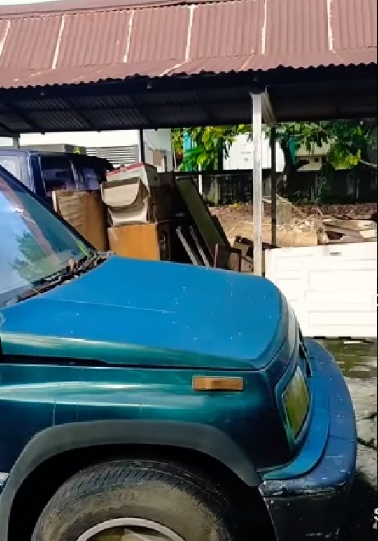 Sayang Sekali, Mobil Dinas Plat Merah Terbengkalai Masih Layak Pakai