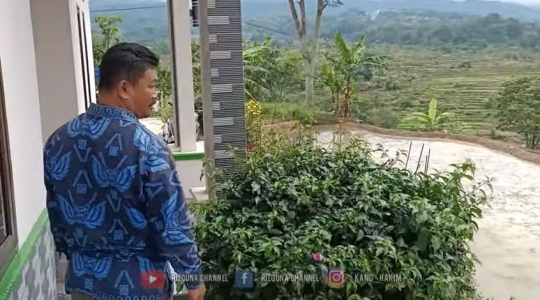 Pensiun Jadi Preman, Pria Pengusaha Roti Bakar Ini Miliki Rumah Mewah di atas Bukit