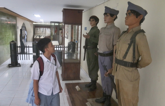 Peringatan Hari Pahlawan, Museum Satria Mandala Ramai Dikunjungi Anak Sekolah