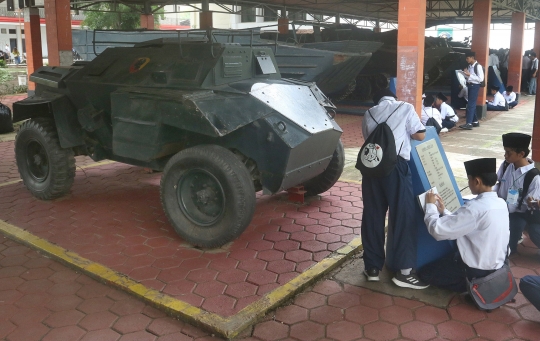 Peringatan Hari Pahlawan, Museum Satria Mandala Ramai Dikunjungi Anak Sekolah