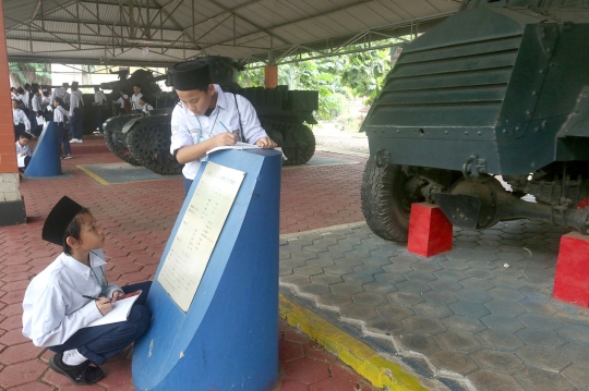 Peringatan Hari Pahlawan, Museum Satria Mandala Ramai Dikunjungi Anak Sekolah