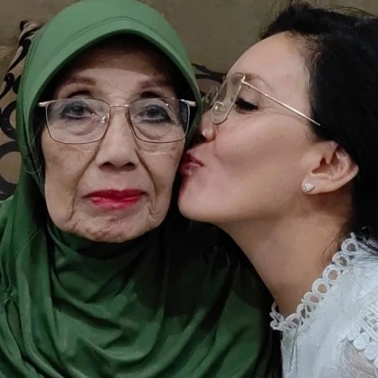 Artis Senior Nani Wijaya Ulang Tahun Ke-78, Oneng Minta Maaf Sering Bandel