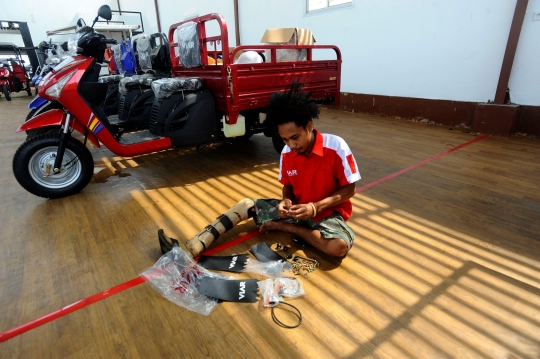 Semangat Penyandang Disabilitas Merakit Sepeda Motor