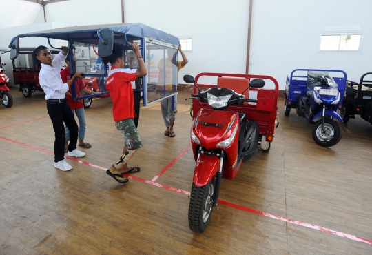 Semangat Penyandang Disabilitas Merakit Sepeda Motor