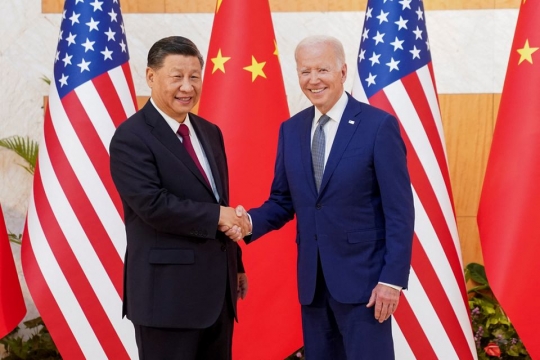 Senyum Biden dan Xi Jinping saat Bertemu di KTT G20 Bali
