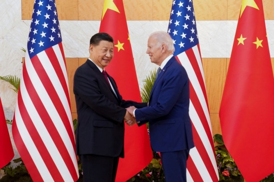 Senyum Biden dan Xi Jinping saat Bertemu di KTT G20 Bali