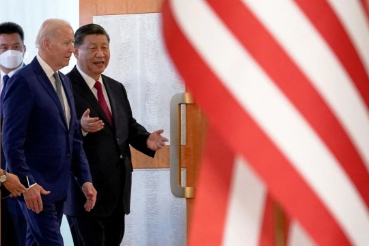 Senyum Biden dan Xi Jinping saat Bertemu di KTT G20 Bali