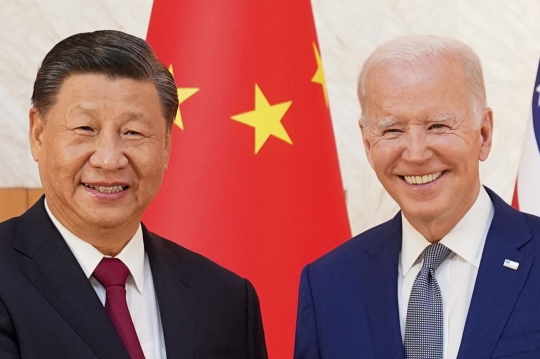 Senyum Biden dan Xi Jinping saat Bertemu di KTT G20 Bali