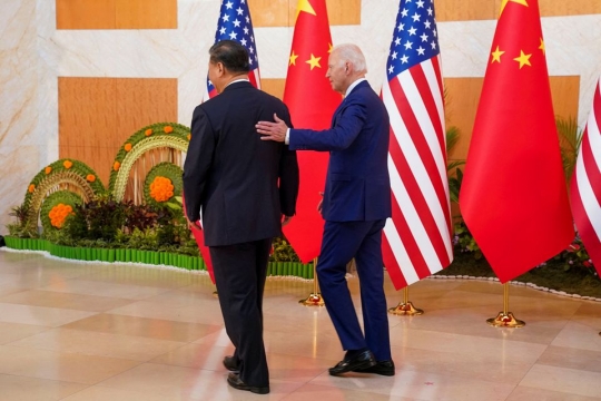 Senyum Biden dan Xi Jinping saat Bertemu di KTT G20 Bali