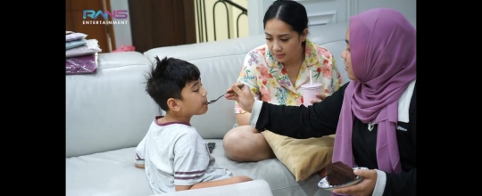 Tingkah Kocak Rafathar Minta Traktir Lala yang Lagi Ultah, Malah Minta Sepatu