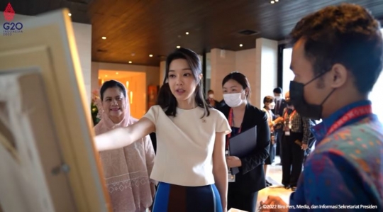 Ini Sosok Istri Presiden Korea Selatan, Kecantikannya jadi Perhatian di Sela G20 Bali