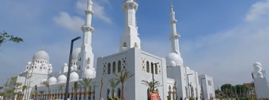 Baru Diresmikan, Ini Potret Megah Masjid Raya Sheikh Zayed Solo