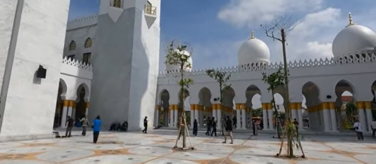 Baru Diresmikan, Ini Potret Megah Masjid Raya Sheikh Zayed Solo