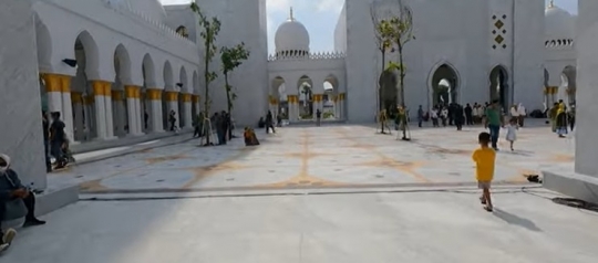Baru Diresmikan, Ini Potret Megah Masjid Raya Sheikh Zayed Solo